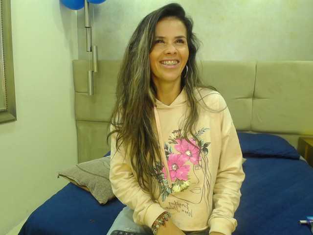 Live sex webcam photo for Jipsya #271852572