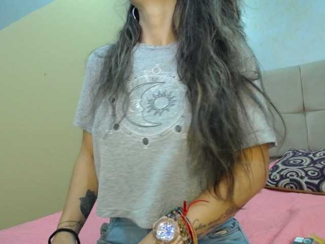 Live sex webcam photo for Jipsya #272216190