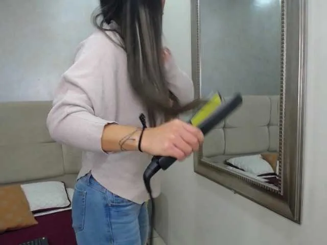 Live sex webcam photo for Jipsya #272526036