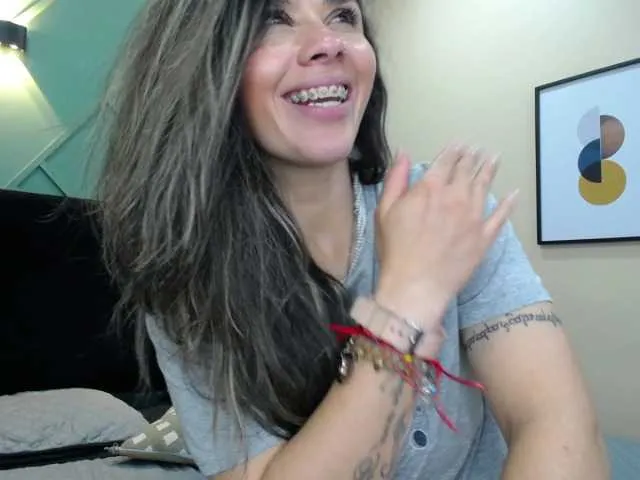 Live sex webcam photo for Jipsya #272671364