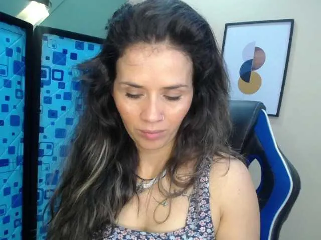 Live sex webcam photo for Jipsya #273633608