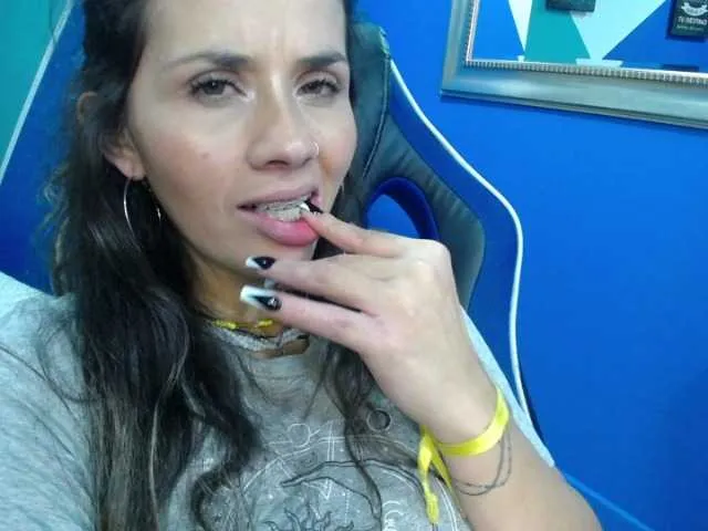 Live sex webcam photo for Jipsya #274150287