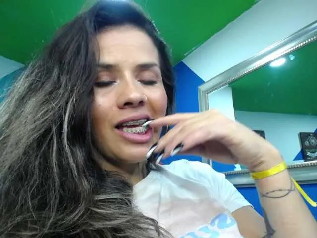 Live sex webcam photo for Jipsya #274238292