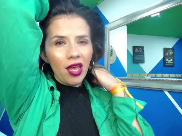 Live sex webcam photo for Jipsya #274280799