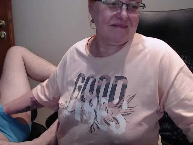 Live sex webcam photo for JoAndNeighbour #290268790