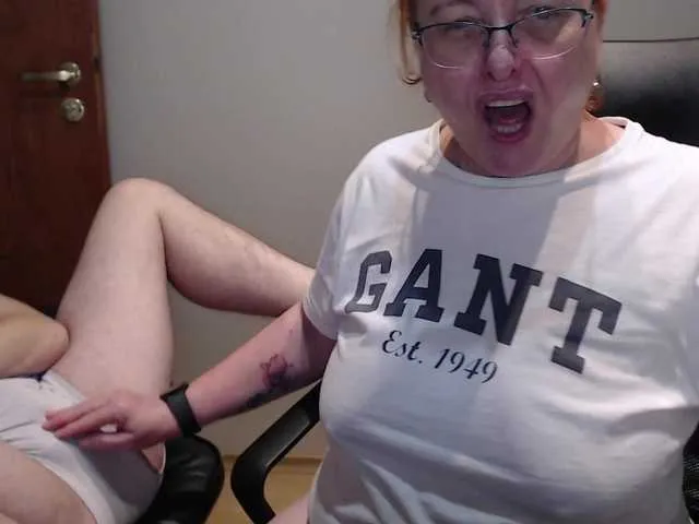 Live sex webcam photo for JoAndNeighbour #290286975