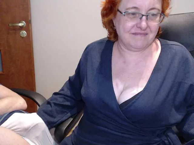 Live sex webcam photo for JoAndNeighbour #290836104