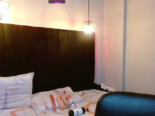 Live sex webcam photo for Joanandsmith #274421072