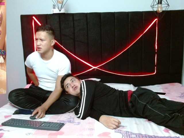 Live sex webcam photo for Joanandsmith #274504404