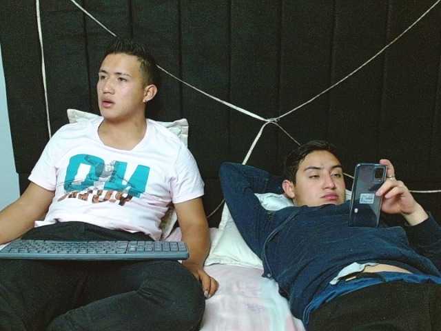 Live sex webcam photo for Joanandsmith #274554197