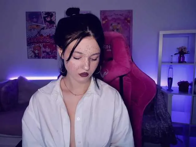 Live sex webcam photo for JoaneMoris #271847652