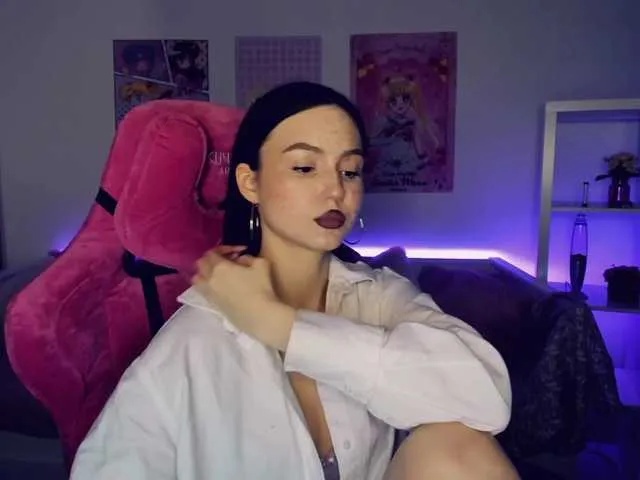 Live sex webcam photo for JoaneMoris #271881078