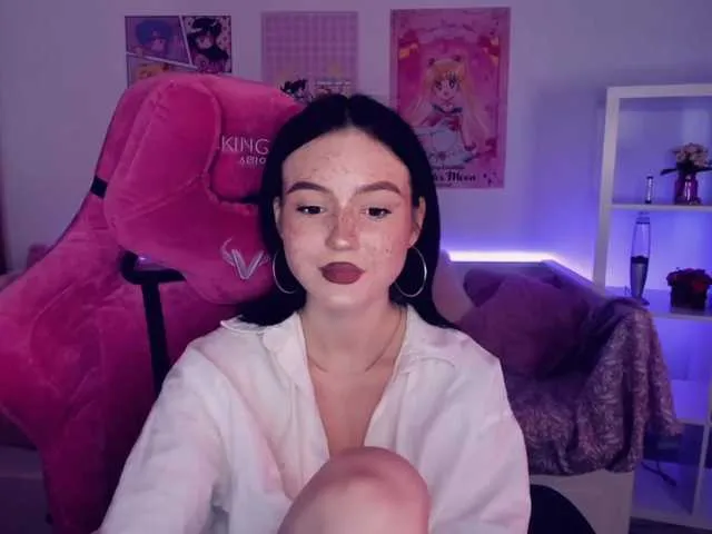 Live sex webcam photo for JoaneMoris #271893106