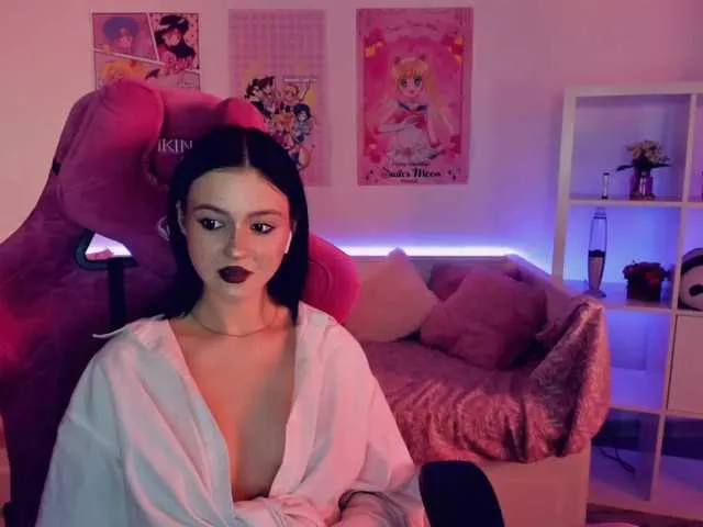 Live sex webcam photo for JoaneMoris #271929804