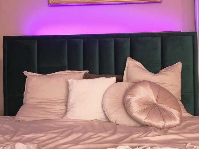 Live sex webcam photo for Joanneshyshy #290473333