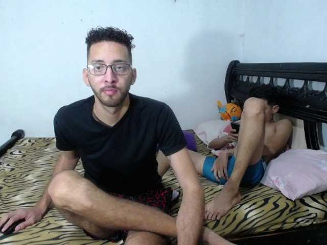 Live sex webcam photo for JohanLouis #273884574