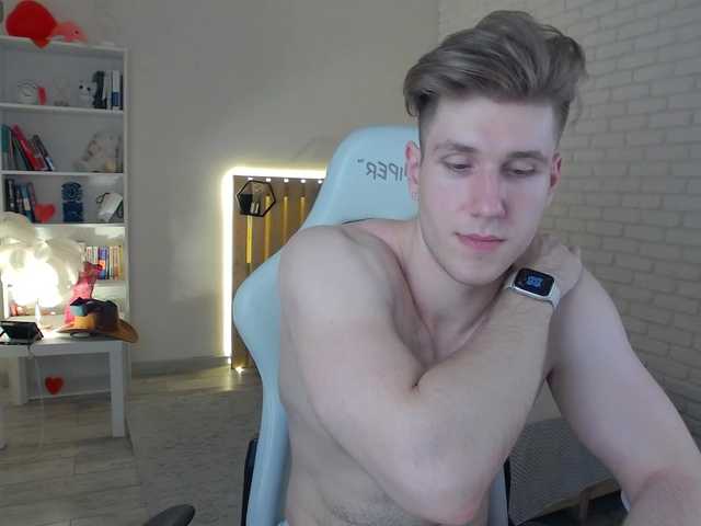 Live sex webcam photo for John-Harris #277747693