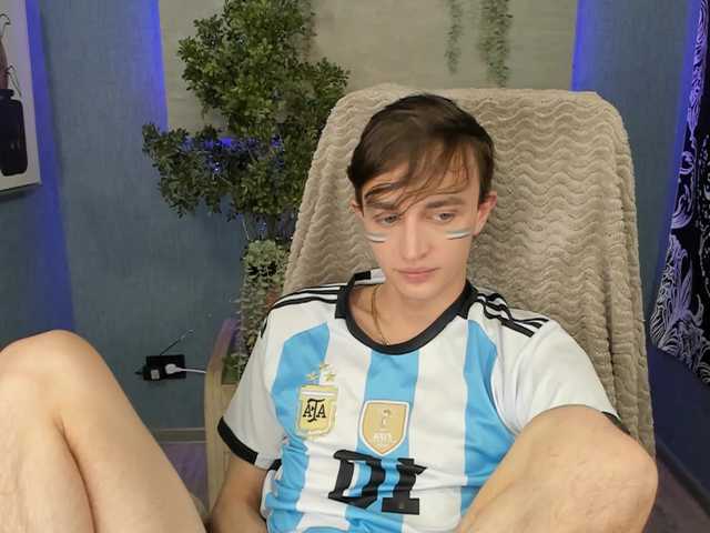 Live sex webcam photo for John-Mellow #277904206