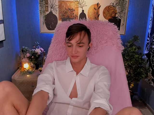 Live sex webcam photo for John-Mellow #278172495