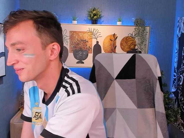 Live sex webcam photo for John-Mellow #278182736