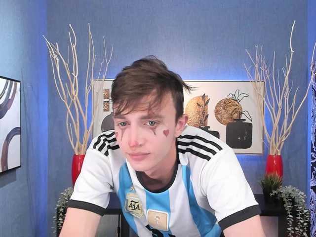 Live sex webcam photo for John-Mellow #280111697