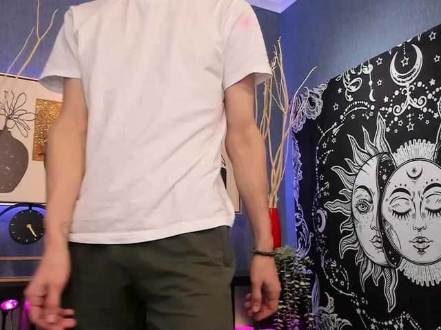 Live sex webcam photo for John-Mellow #289460617