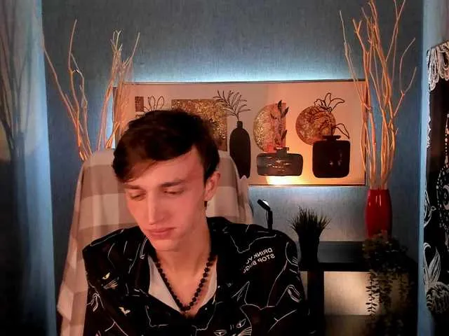 Live sex webcam photo for John-Mellow #290378315