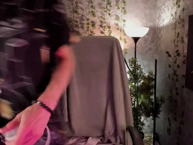 Live sex webcam photo for John-Mellow #291310819