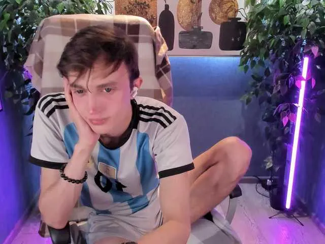 Live sex webcam photo for John-Mellow #291612294