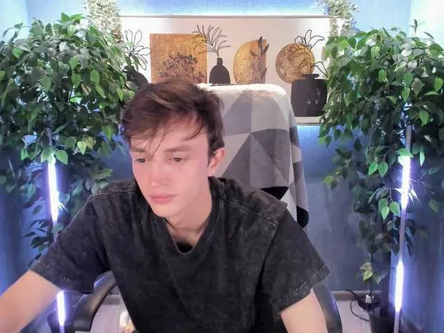 Live sex webcam photo for John-Mellow #291625721