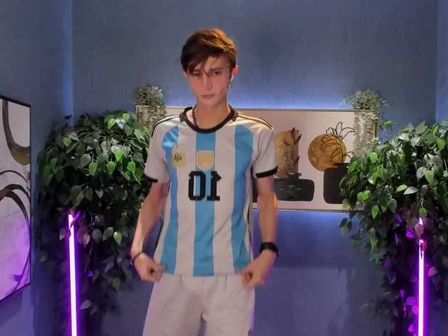 Live sex webcam photo for John-Mellow #291946421