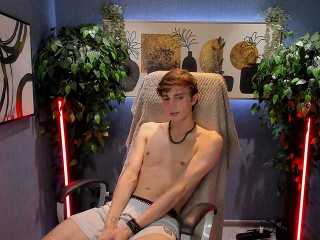 Live sex webcam photo for John-Mellow #291959931