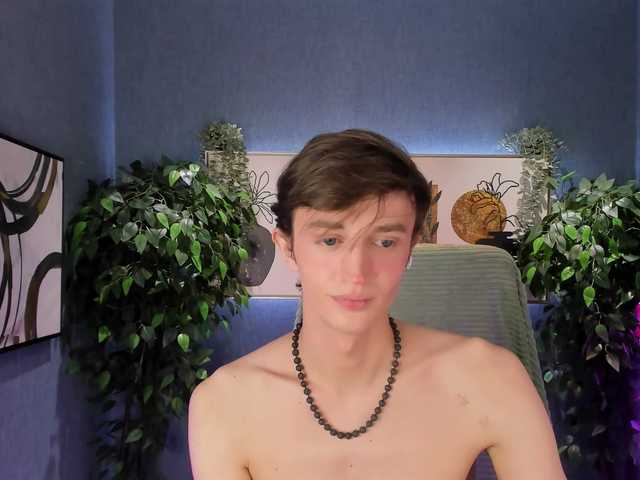 Live sex webcam photo for John-Mellow #292041482