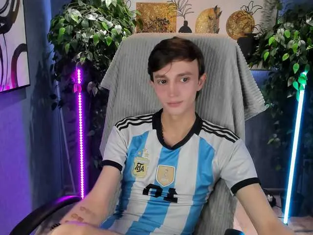 Live sex webcam photo for John-Mellow #292094042