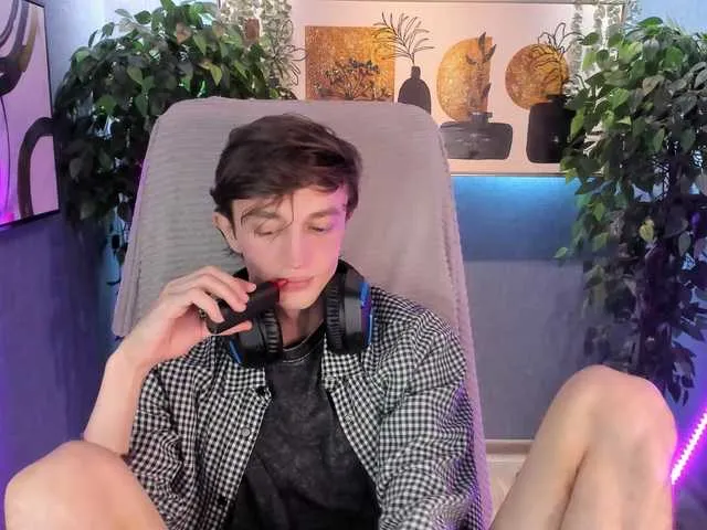 Live sex webcam photo for John-Mellow #292277857