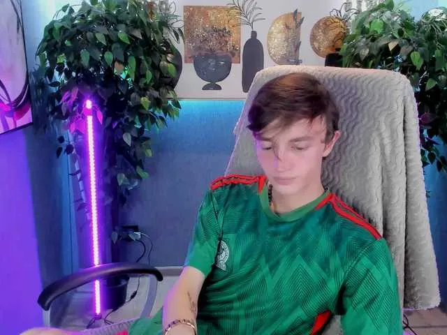 Live sex webcam photo for John-Mellow #292378330