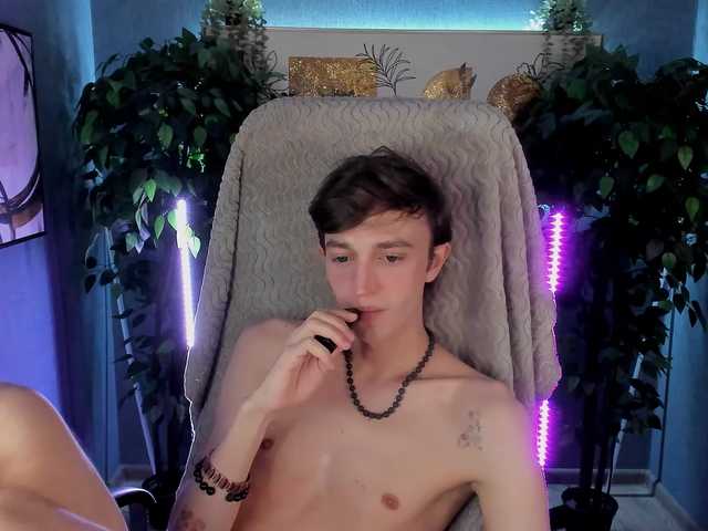 Live sex webcam photo for John-Mellow #292390215