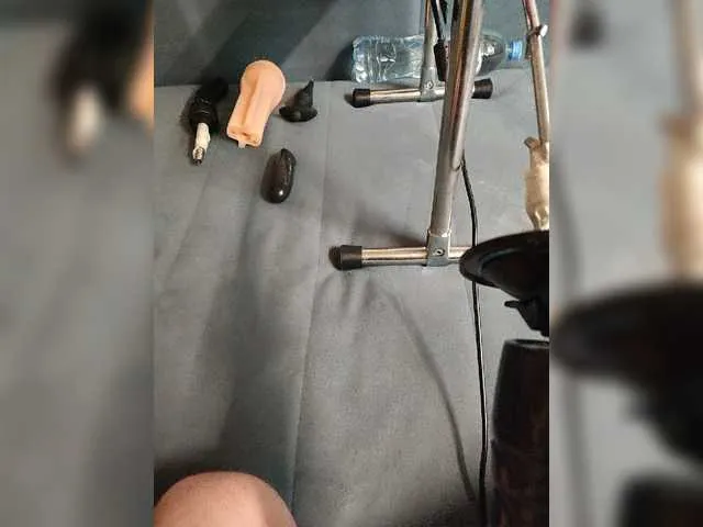 Live sex webcam photo for JohnFrosty #276667801