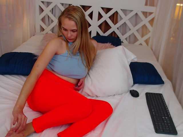 Live sex webcam photo for Jolie-Jolly #271881219