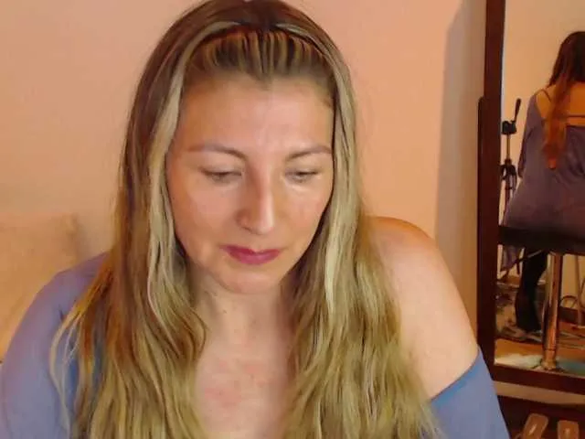 Live sex webcam photo for Jolie-Mature #276994600