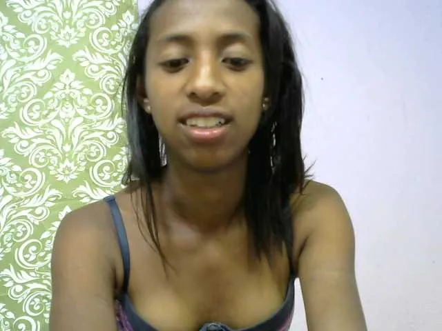 Live sex webcam photo for Jolieculmetisse #275621226