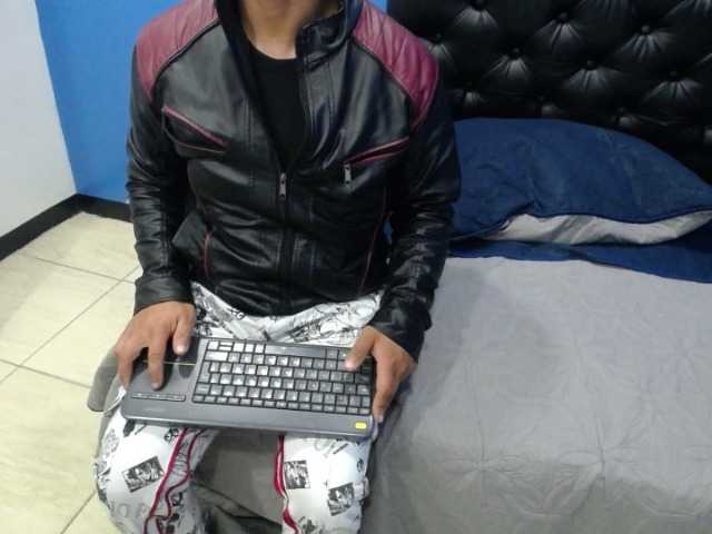 Live sex webcam photo for Jordy-G- #277804649