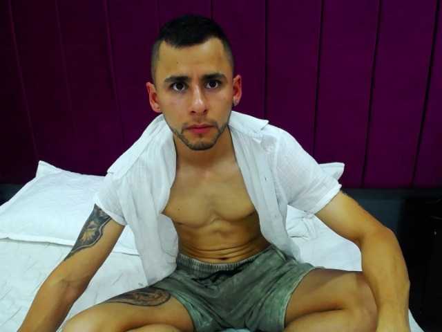 Live sex webcam photo for Jork-Gus #277472586