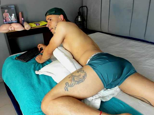 Live sex webcam photo for Jork-Gus #289316944