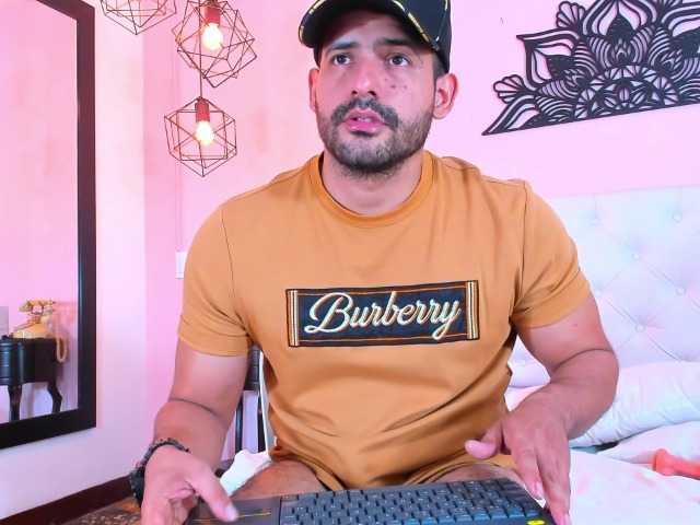 Live sex webcam photo for JorsMontero #276588269