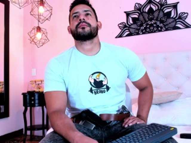 Live sex webcam photo for JorsMontero #276865493