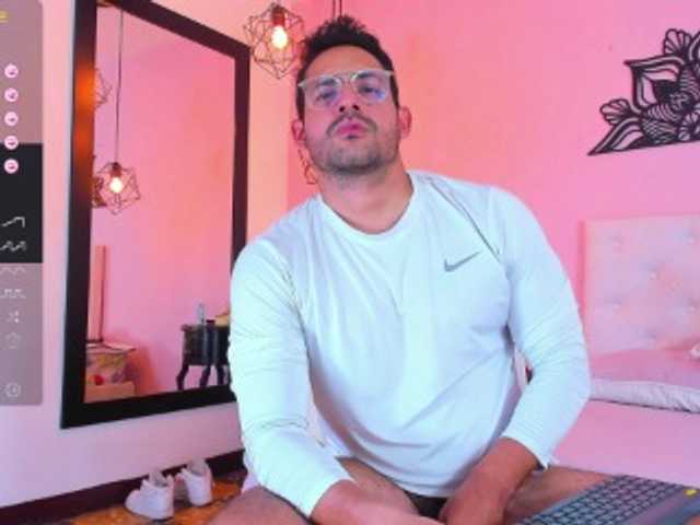 Live sex webcam photo for JorsMontero #277188531