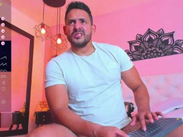 Live sex webcam photo for JorsMontero #277264328