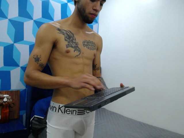 Live sex webcam photo for Joseph-050 #277403786