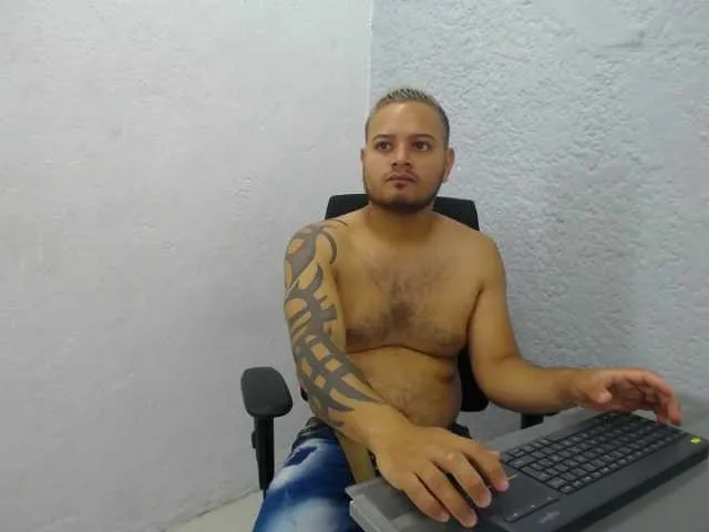 Live sex webcam photo for Joseph-ma #275706194
